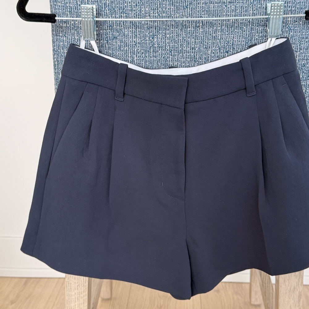NWOT Aritzia Effortless Shorts - Mini Crepette | Size 2 - Picture 15 of 15
